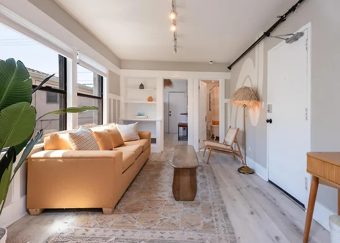 Venice Beach One Bedroom With Modern Comfort